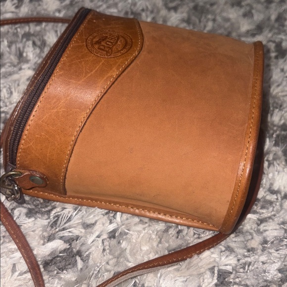 G.H Bass & Co Brown Leather Crossbody Bag - Picture 7 of 8